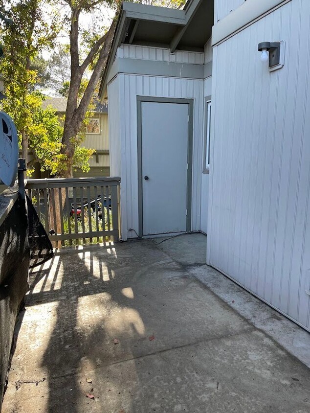 Primary Photo - 2 Bed Bath Condo W/ Garage in Vallejo