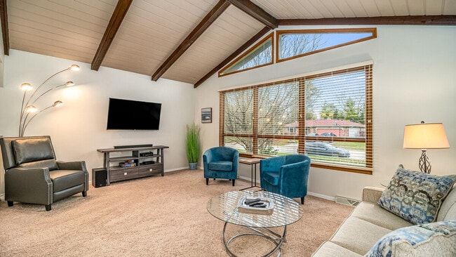 Building Photo - 908 Arthur Dr