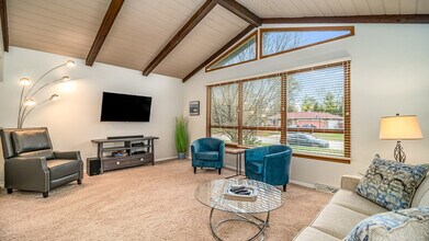 Building Photo - 908 Arthur Dr