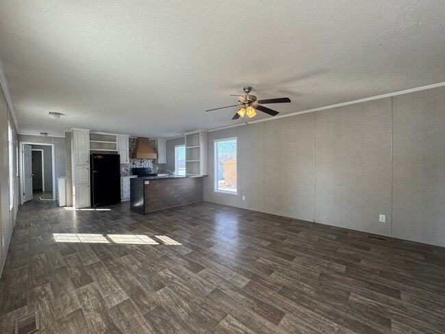 Building Photo - 4484 Goldenrod Dr