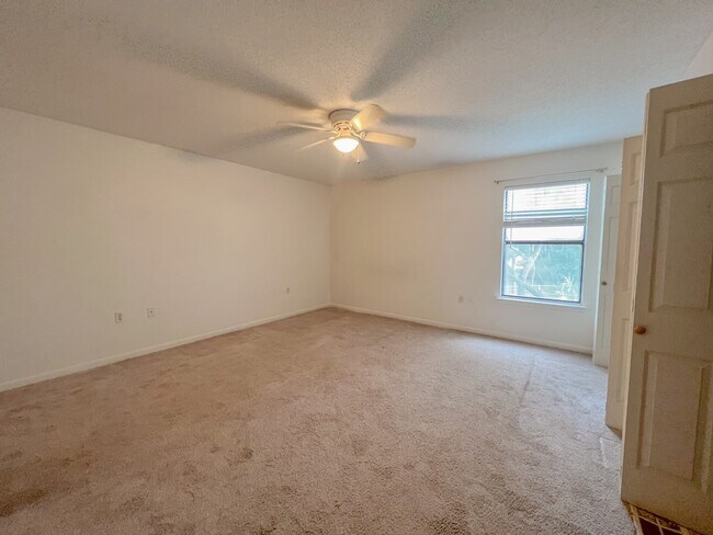 Building Photo - 17 Falcon Ridge Ln