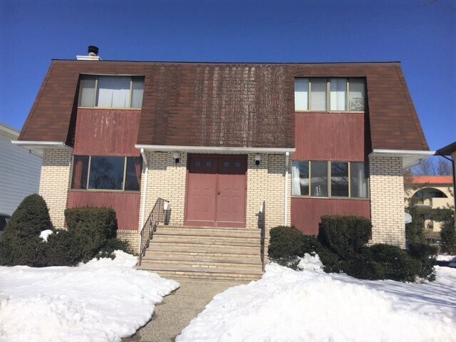Building Photo - 18 Ladwik Ln