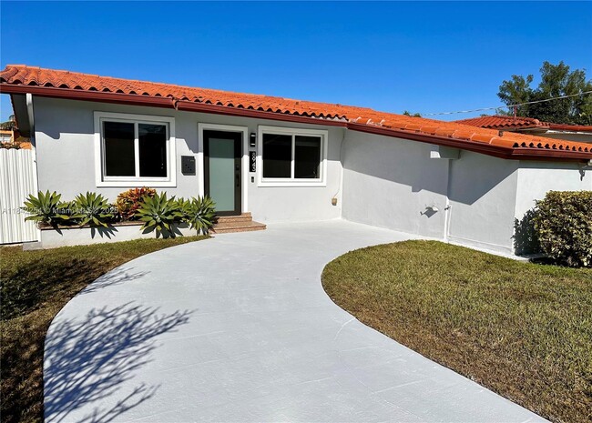 Building Photo - 8943 SW 25th St