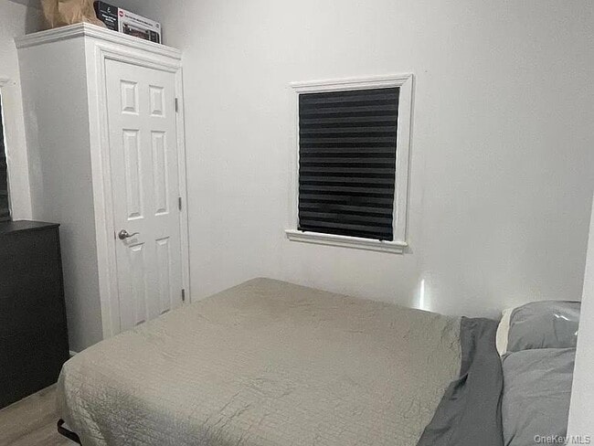 Building Photo - 8 Hideaway Ln