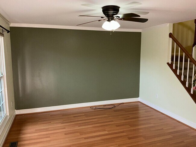 Foto del edificio - Beautiful and very large 3BR 3.5BA townhom...