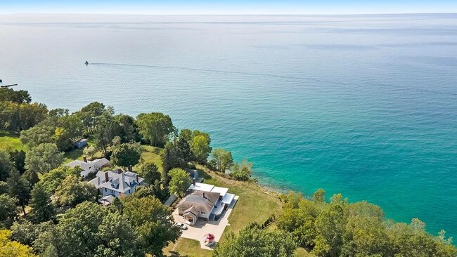 Building Photo - 3500 Lakeshore Dr