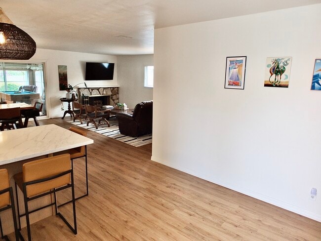 Foto del edificio - 7591 Benton Ave