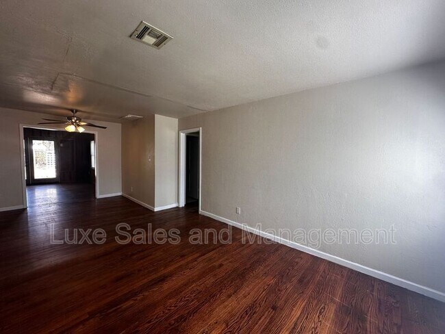 Foto del edificio - 209 W Jacobs Dr