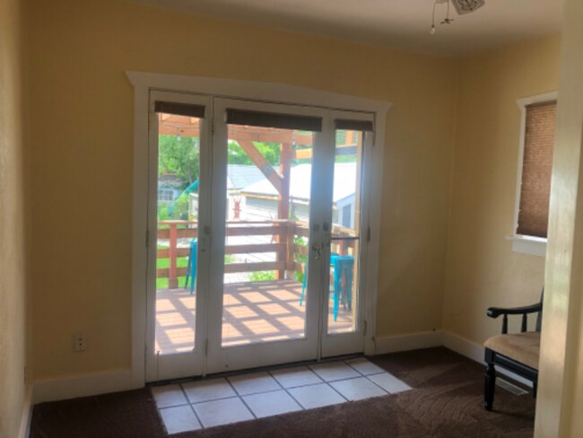 Building Photo - 628 Wilson Ave S