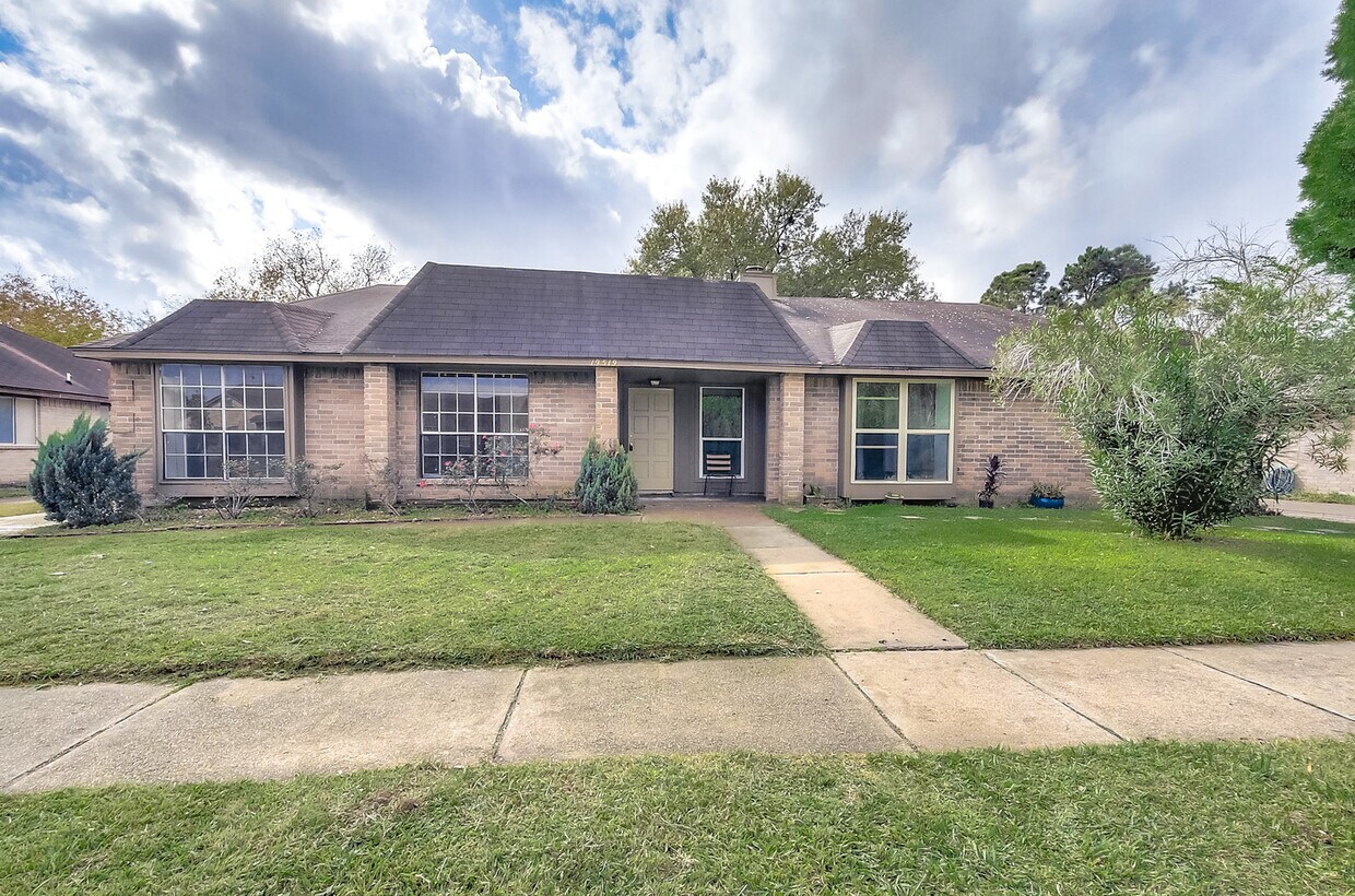 Photo - 19519 Woodglen Dr (Katy, TX)
