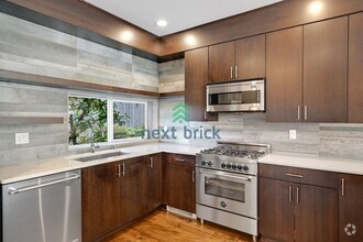 Building Photo - 1368 W Bertona St