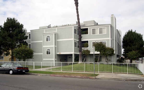 Primary Photo - 1503 W 206th St