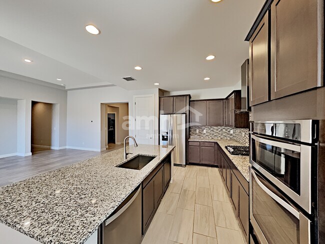 Foto del edificio - 18256 W Thunderhill Pl