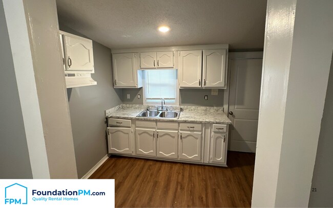 Building Photo - 2410 W Hollyford Rd