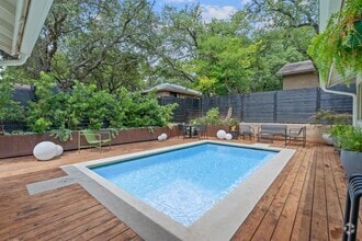 Building Photo - 2709 Deeringhill Dr