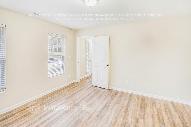 Foto del edificio - 7029 Honey Tree Ln