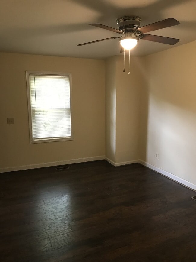Building Photo - 10 Averill St