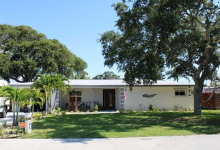 Building Photo - 415 N Shore Dr