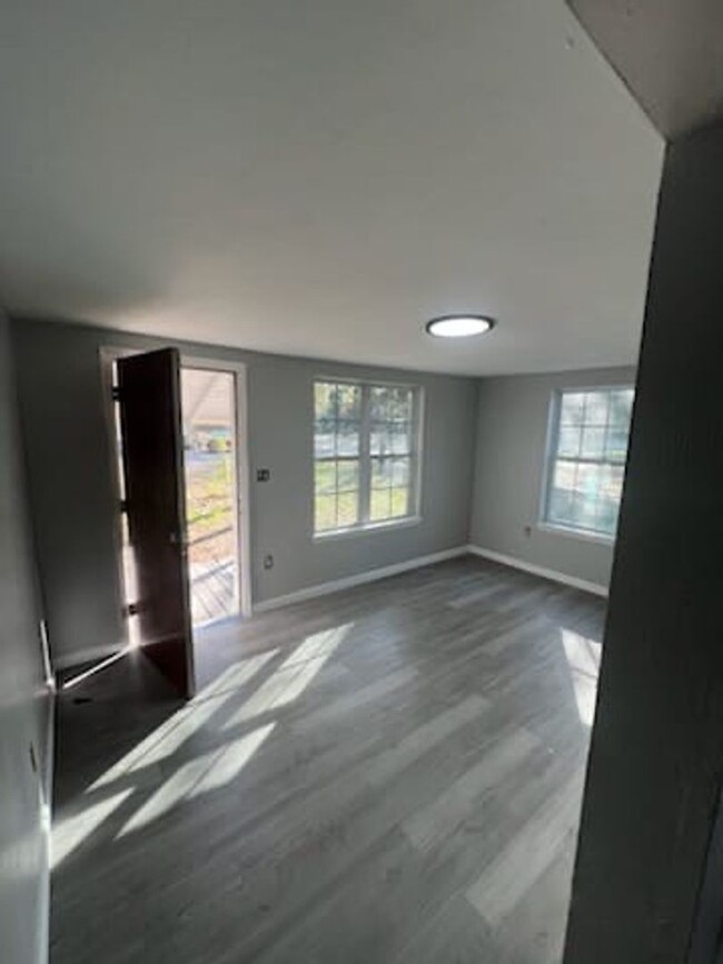 Building Photo - ? Fully Remodeled 2BR Home | Modern Upgrad...