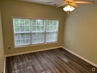 Building Photo - 5870 Longwood Dr
