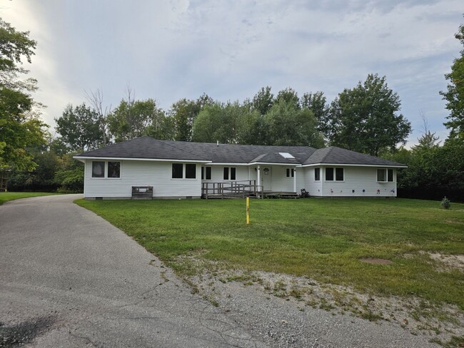 Building Photo - 386 S Brooke St