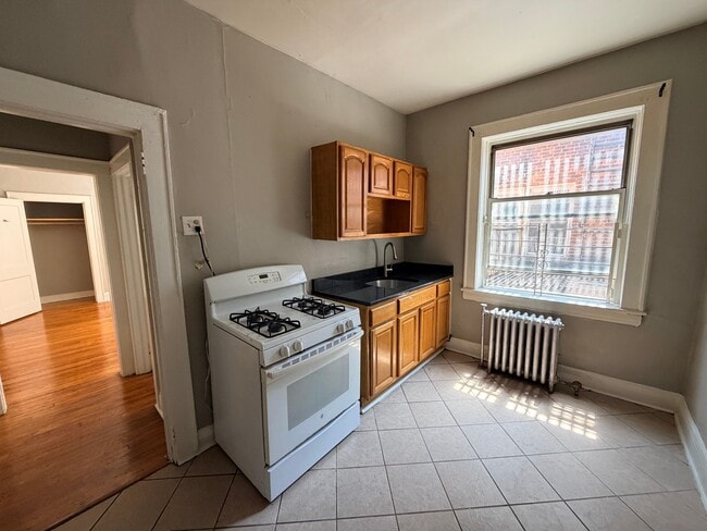 Photo - 16 Irving St (Newark, NJ) Apartment