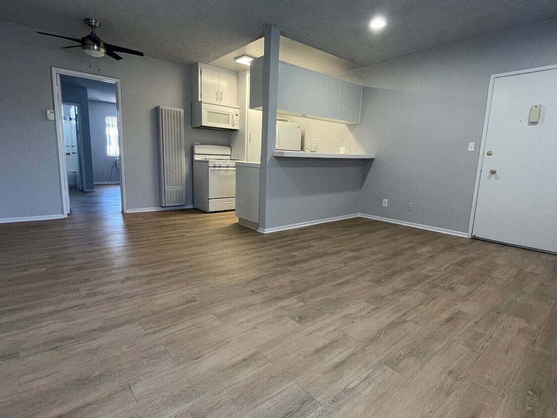 Livingroom - 12309 Burbank Blvd