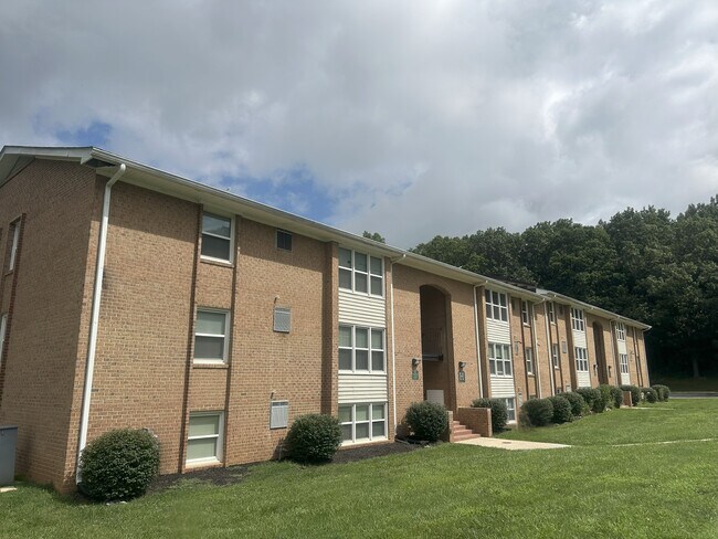 Foto del edificio - Springhill Village Apartments