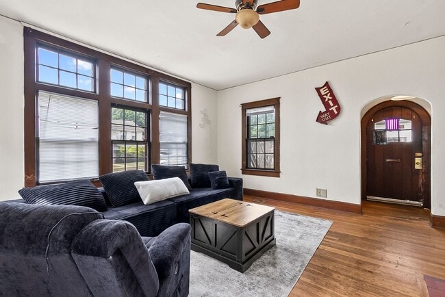 Photo - 1304 Riverside Drive Apartment