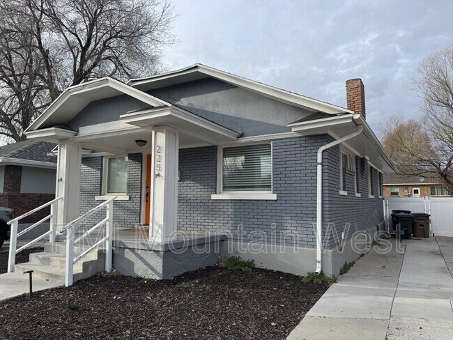 Building Photo - 225 Williams Ave S