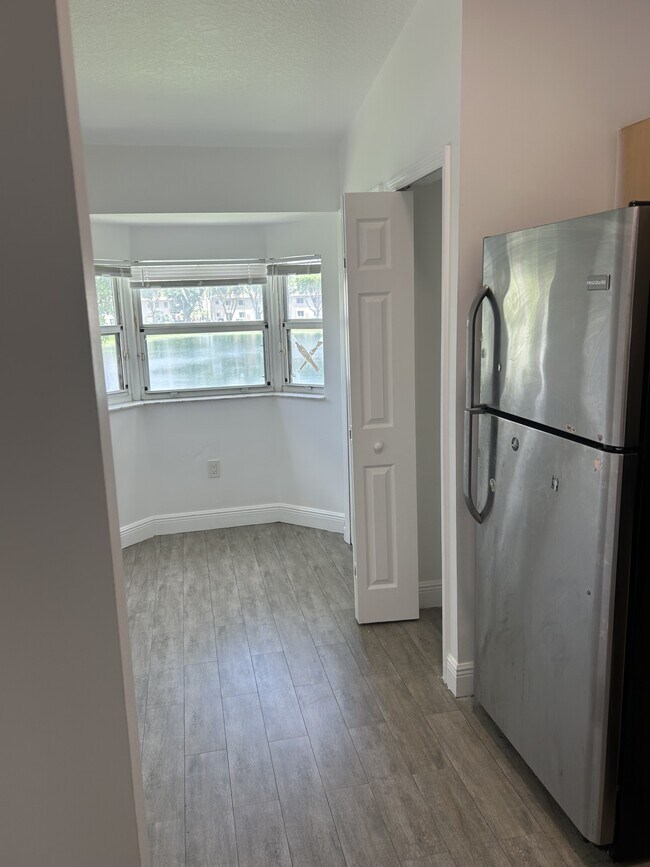 Foto del edificio - 2650 SE 12th Pl