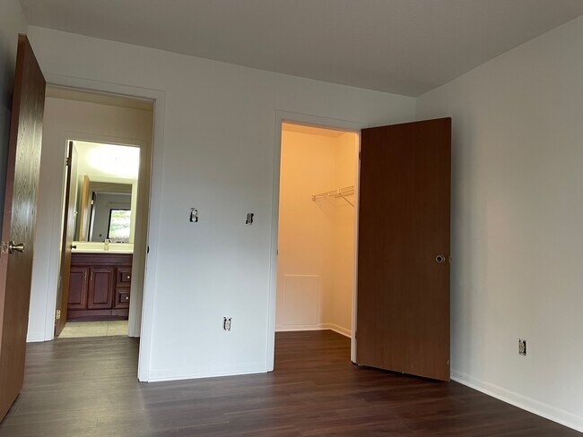Walk-in guest bed closet - 2261 Hedgerow Rd