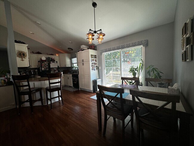 Building Photo - Charming 3-Bedroom, 3-Bathroom Home with V...