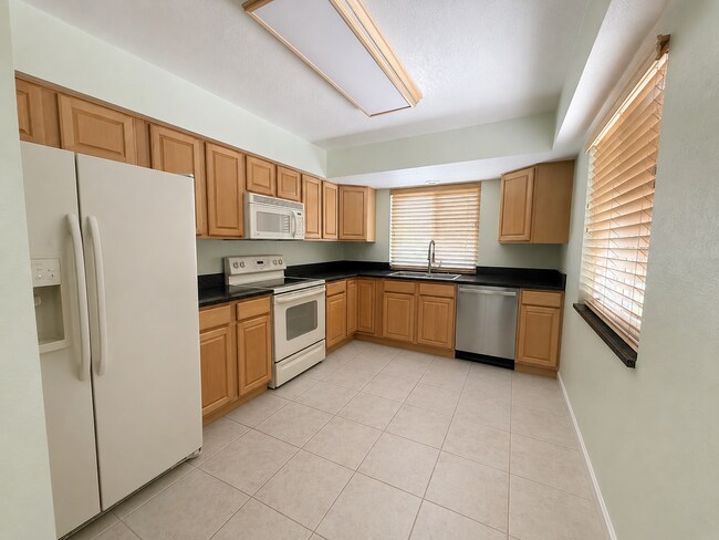 Building Photo - Beautifully updated home move-in ready home in Jupiter Heights