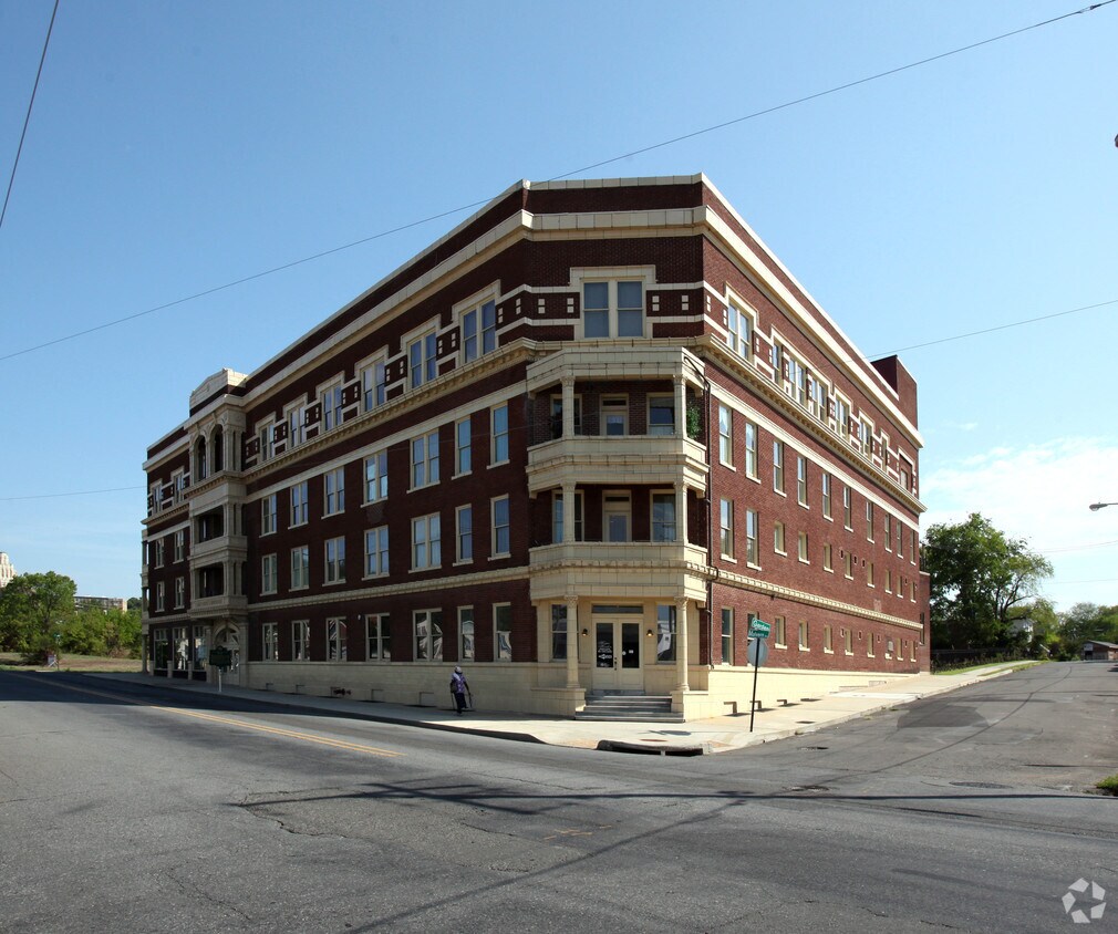Foto del edificio - Home Harbor Hot Springs