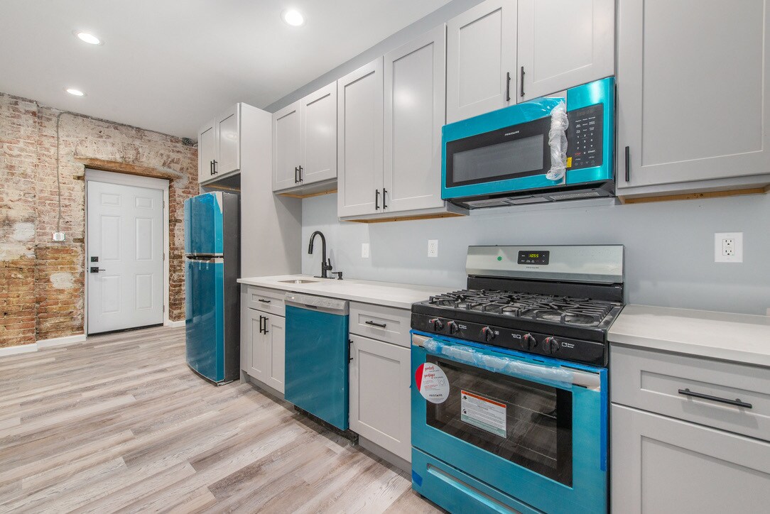 Foto principal - 831 Elizabeth Ave