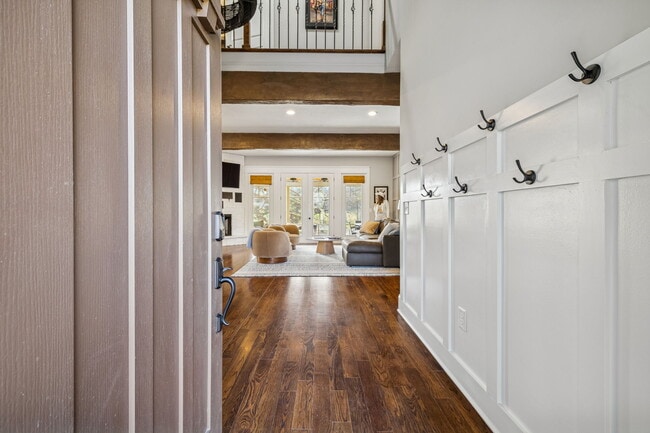 Building Photo - 594 Lake Haven Dr