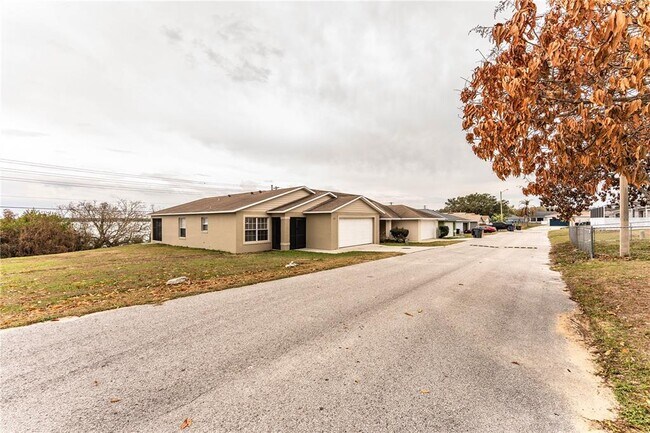 Building Photo - 812 Marcia Loop