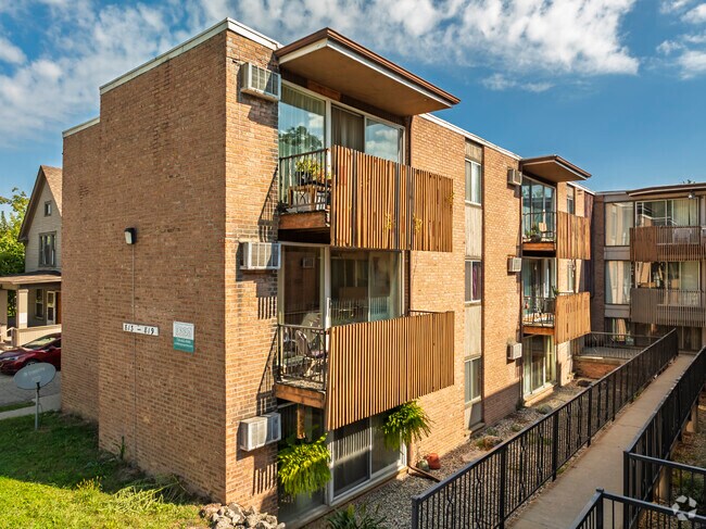 Foto del edificio - 813 S Main St