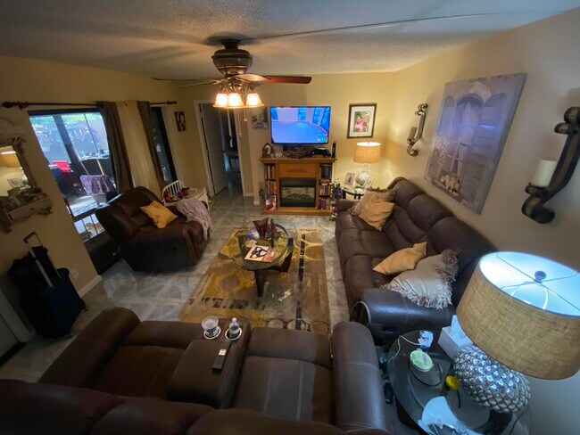 Building Photo - 1011 Springdale Cir