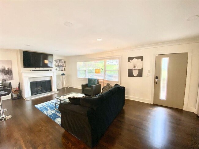 Building Photo - 2372 Bollingbrook Dr SW