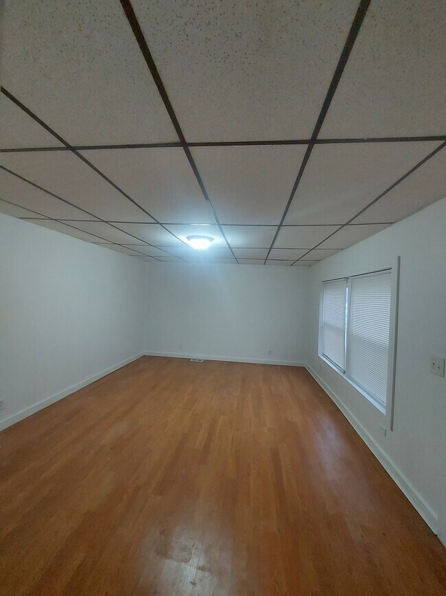 Building Photo - 123 Oak St