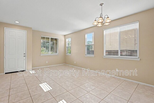 Foto del edificio - 46201 Jane Pl