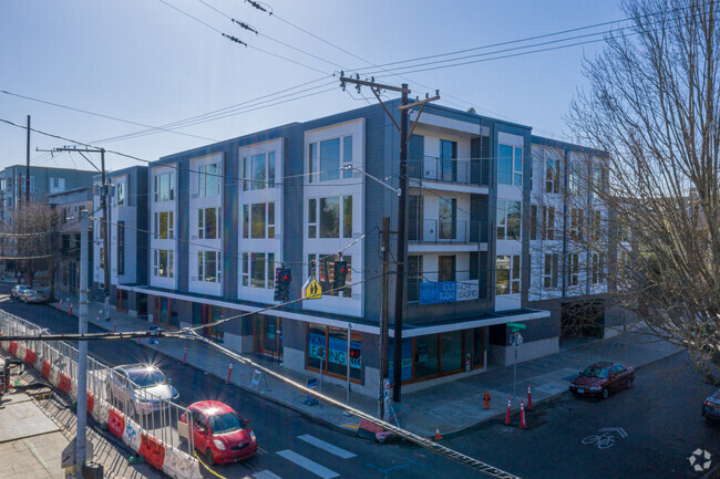 Building Photo - Division Terrace