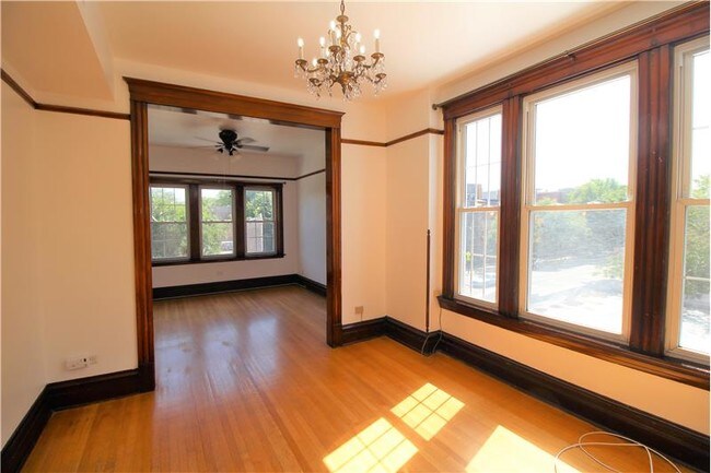 Building Photo - 3906 N Ashland Ave
