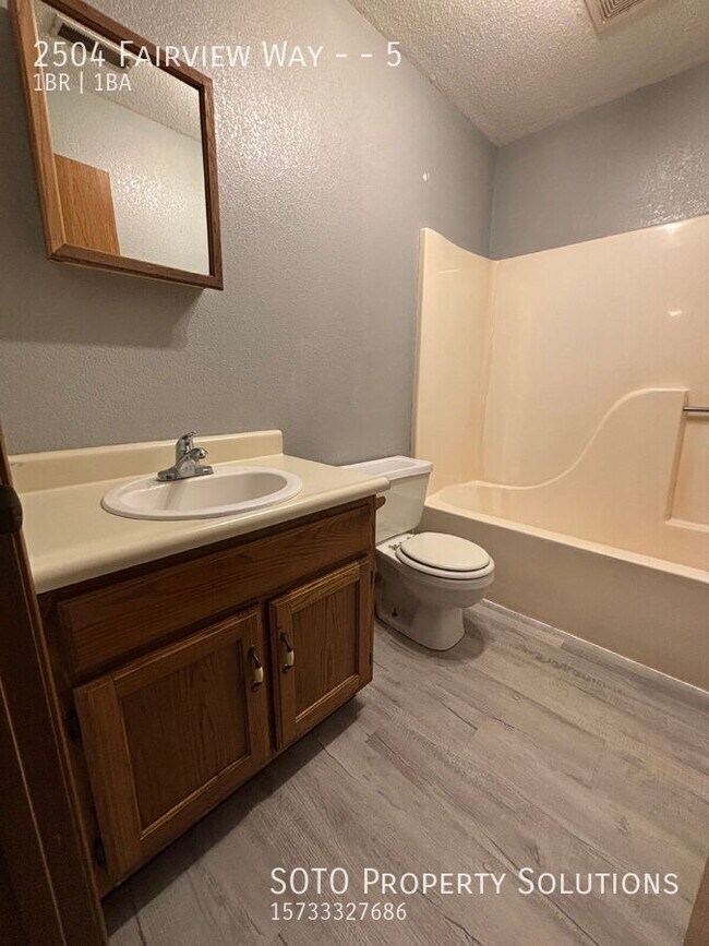 Foto del edificio - 2504 Fairview Way