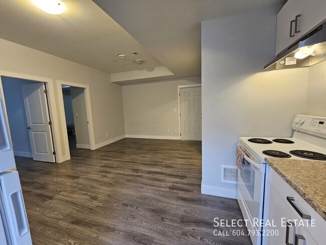 Building Photo - 8512 Forest Gate Dr