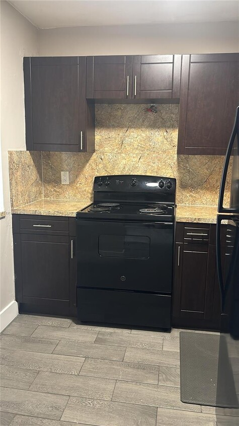 Foto principal - 13725 NE 6th Ave