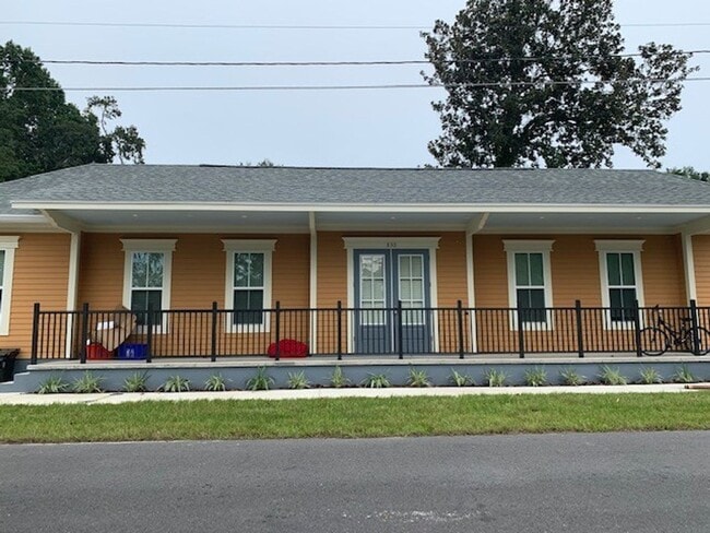 Photo - Thelma Lane - Luxury 3 Bedroom, 3 Bathroom... House