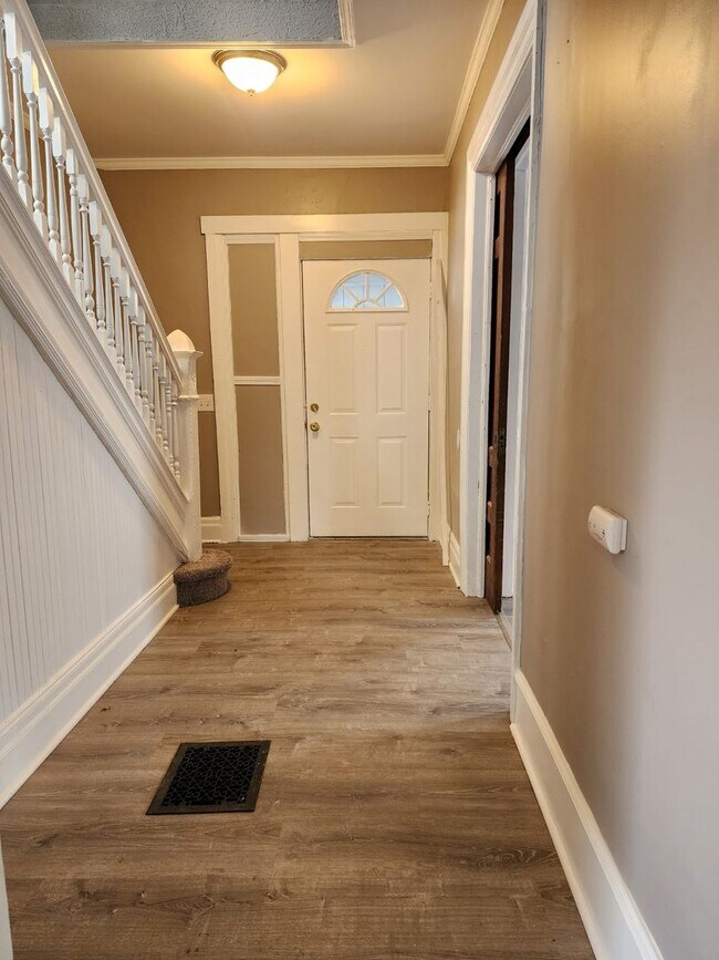 Foto del edificio - 4 Bedroom Single Family Home!